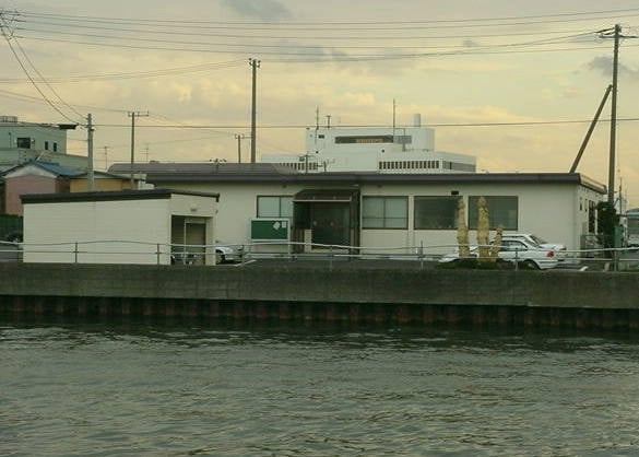 社屋 社屋